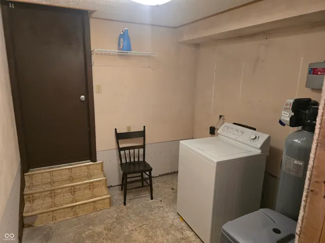 $235,000 | 6990 North Hickory Lane, Springport, IN 47386