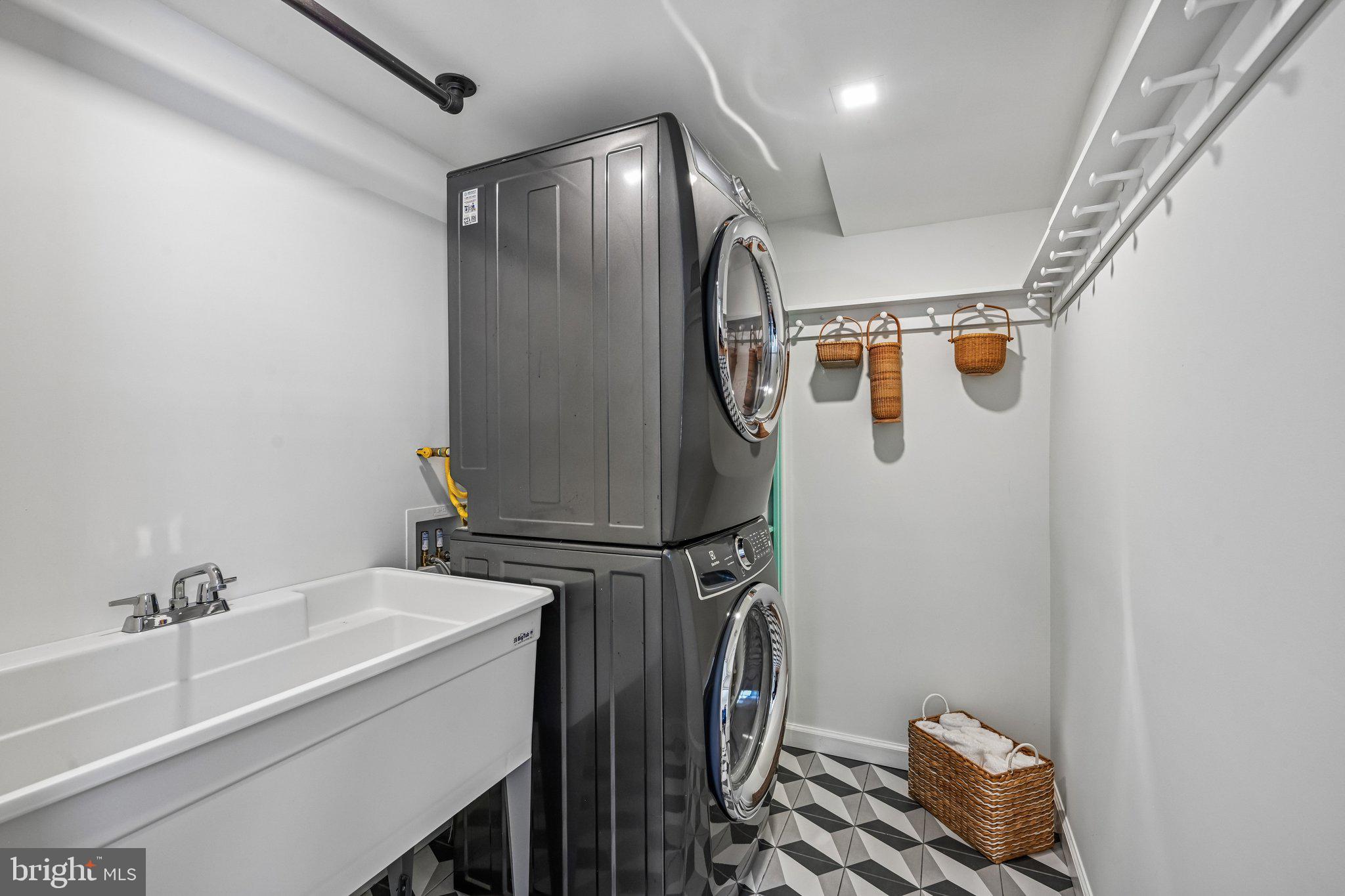 263 South Roberts Road Bryn Mawr, PA 19010 - Photo 21 of 74 Sleek laundry space with modern appliances.