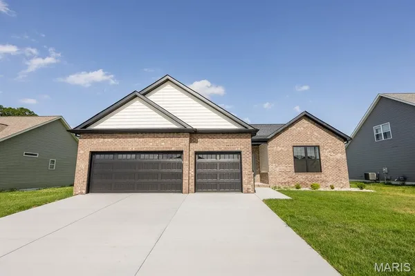 $485,000 | 614 Mortar Street, Mascoutah, IL 62258