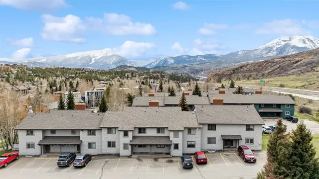 a view of multiple houses with a city street