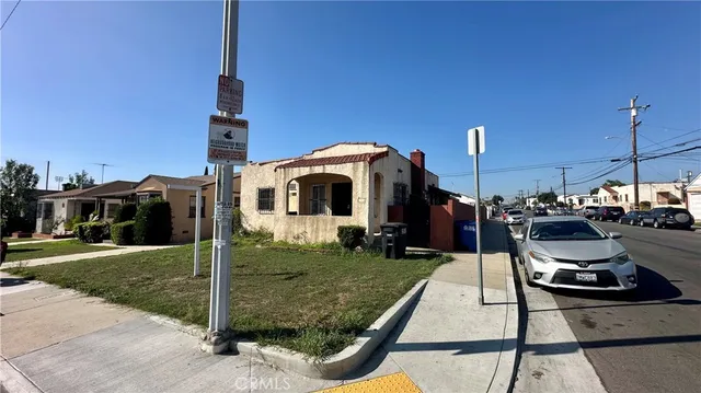 a view of a yard with cars park