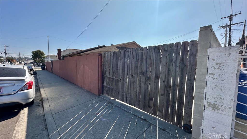407 South Vancouver Avenue Los Angeles, CA 90022 - Photo 7 of 24 a view of a balcony