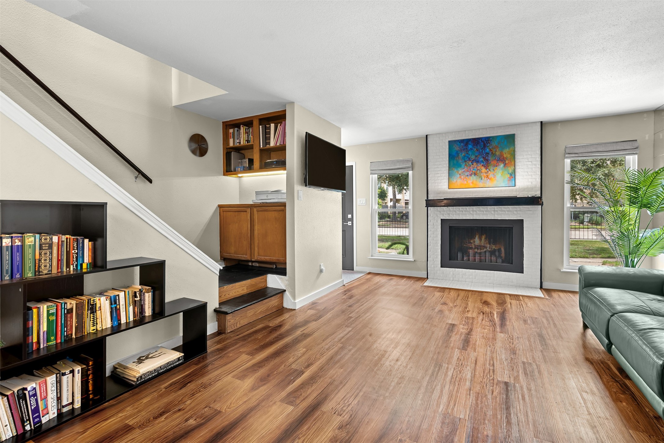 1500 Sandy Springs Road, Unit 22 Houston, TX 77042 - Photo 31 of 31 The open floor plan creates an inviting