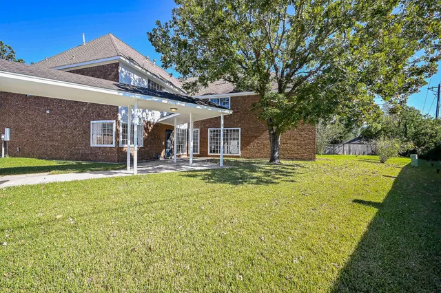 $575,000 | 2111 Walnut Creek Drive, League City, TX 77573