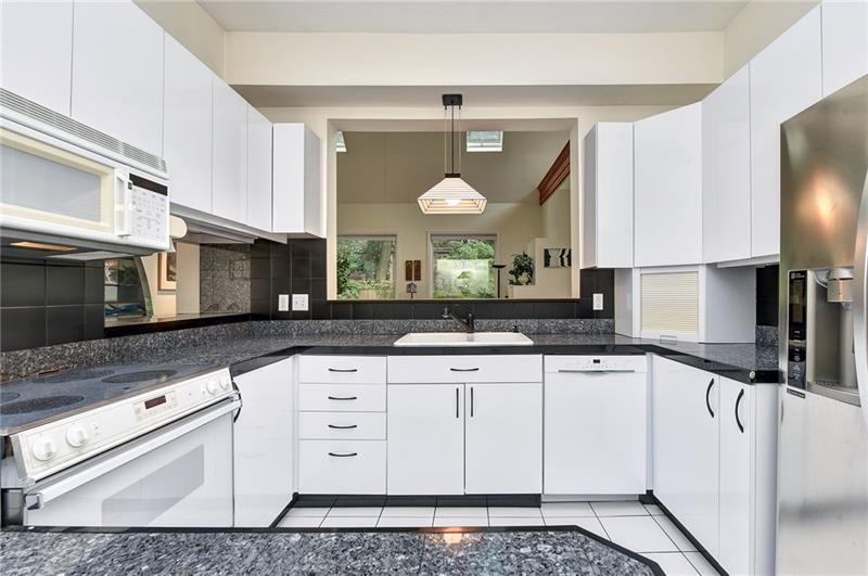 5642 Darlington Road Pittsburgh, PA 15217 - Photo 8 of 25