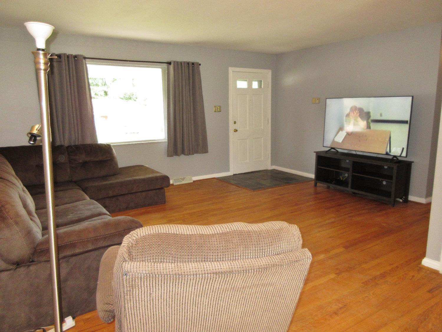 5796 Lawrence Road Cincinnati, OH 45248 - Photo 11 of 33