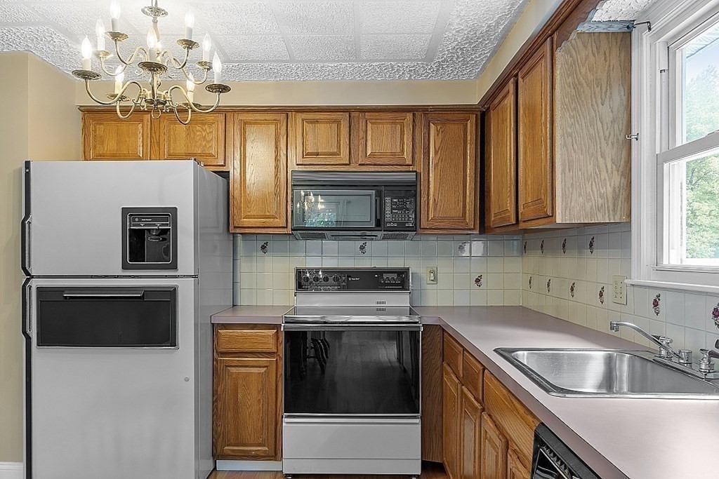 19 Bernard Road Dracut, MA 01826 - Photo 21 of 39