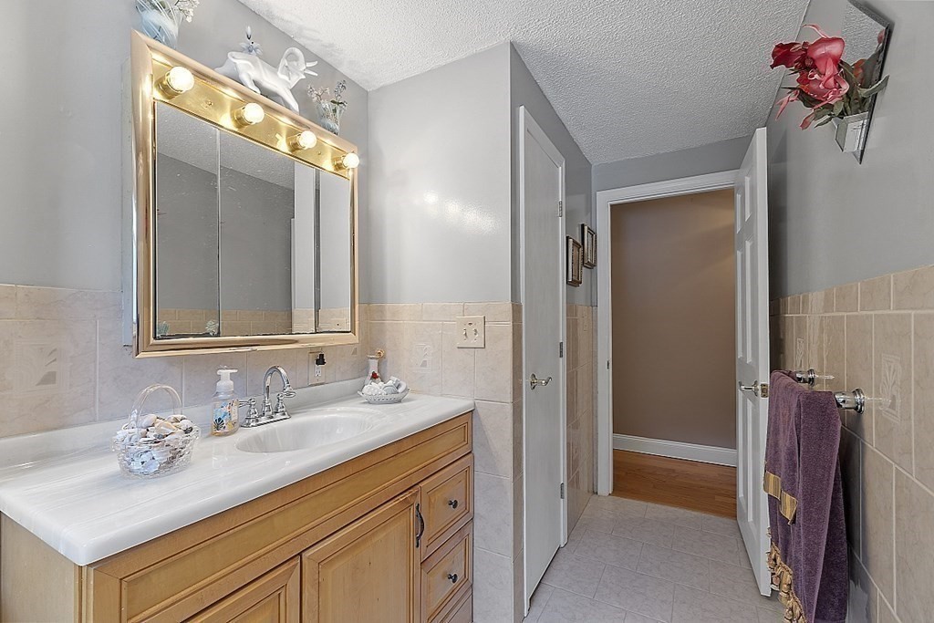 19 Bernard Road Dracut, MA 01826 - Photo 24 of 39