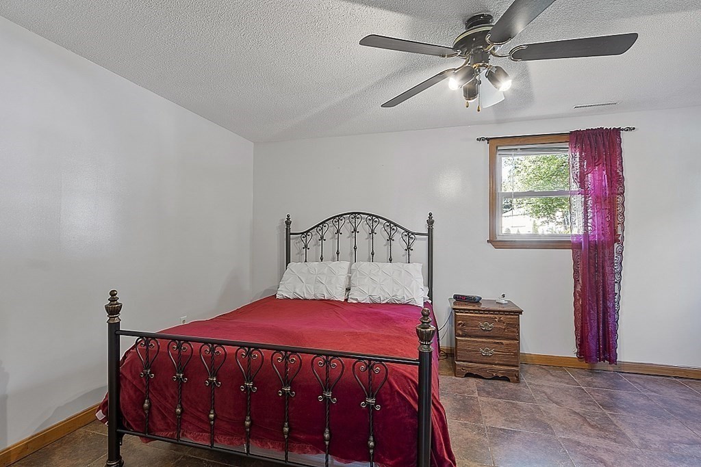 19 Bernard Road Dracut, MA 01826 - Photo 7 of 39
