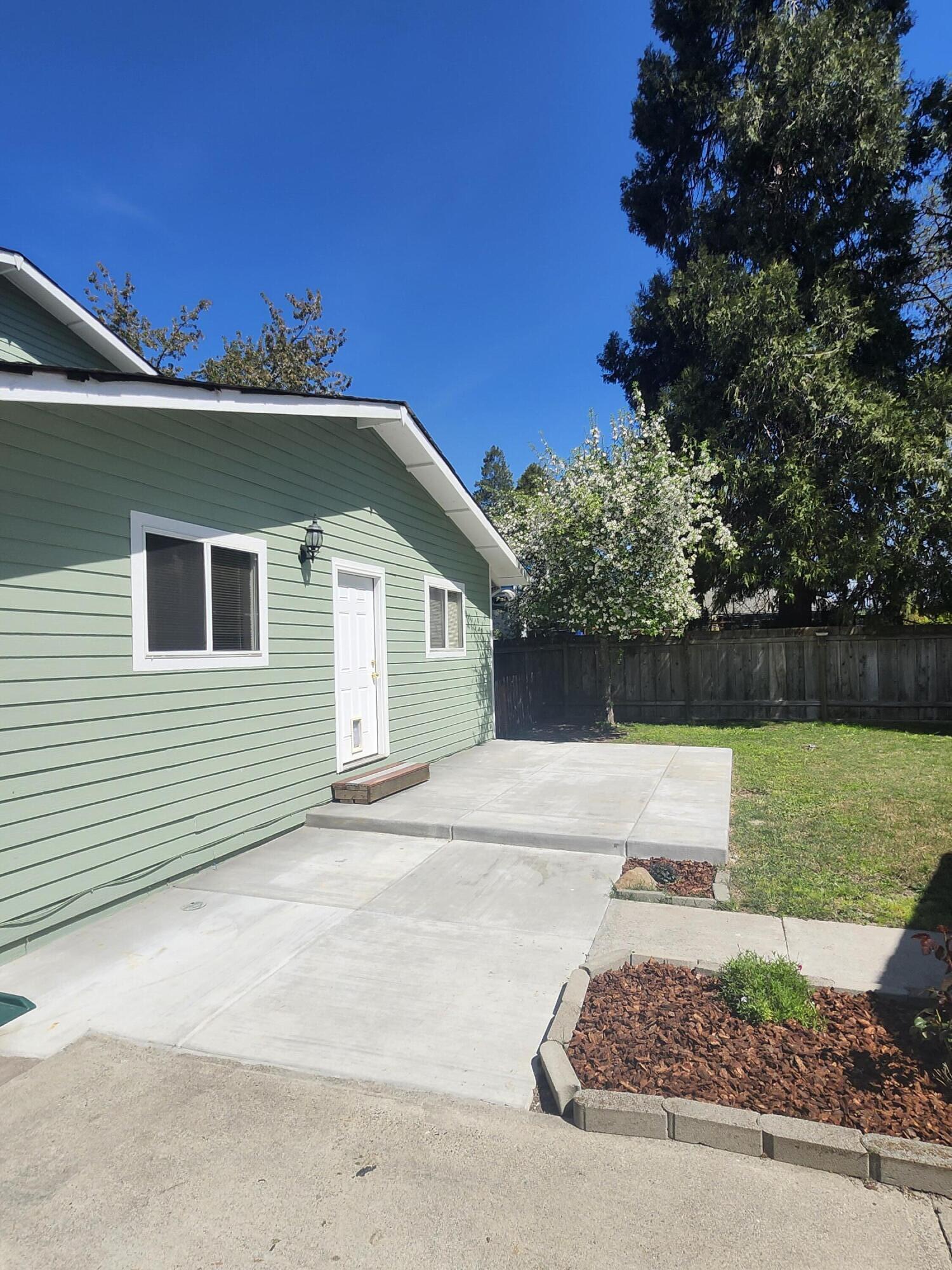 1011 Southwest I Street Grants Pass, OR 97526 - Photo 20 of 47 20250415_140917