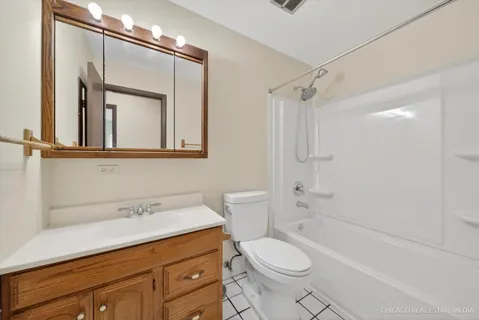 $230,000 | 1326 Kingsbury Drive, Unit 6, Hanover Park, IL 60133