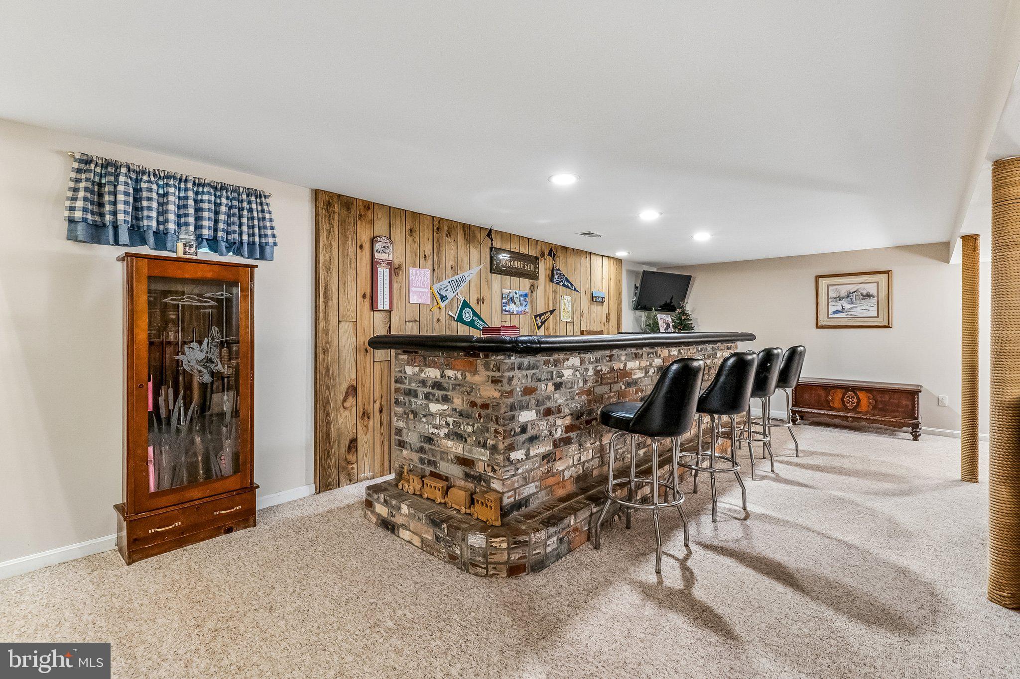6774 Grays Mill Road Warrenton, VA 20187 - Photo 30 of 35 a bed room with furniture and a ceiling fan