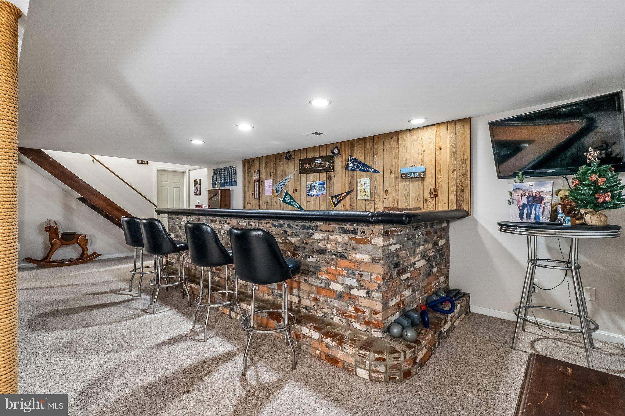 6774 Grays Mill Road Warrenton, VA 20187 - Photo 31 of 35 a view of an chairs and tables in the room
