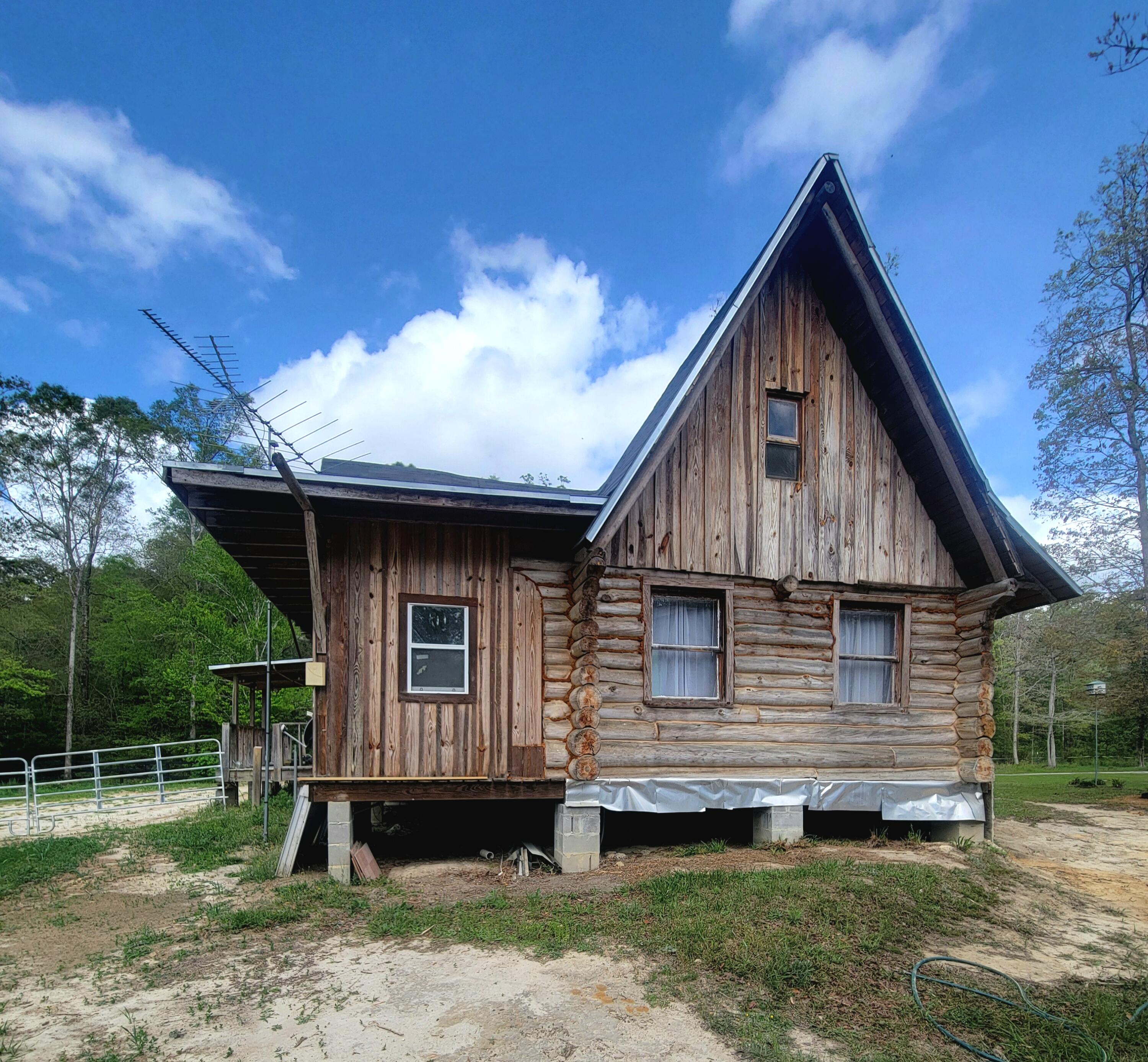 1508 Crooked Creek Road Ponce de Leon, FL 32455 - Photo 35 of 62 a front view of a house with garden