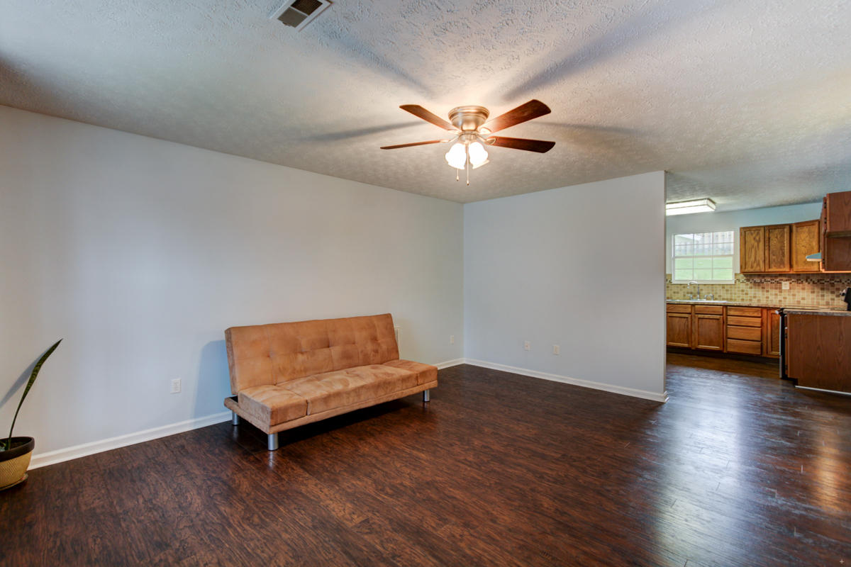 5014 Stewart Ridge Road Knoxville, TN 37938 - Photo 9 of 23 Living Room
