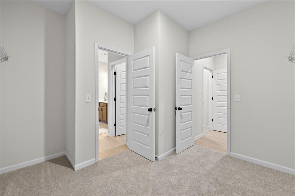 30 North Hvn Drive Rome, GA 30165 - Photo 36 of 38 an empty room with closet and a bathroom