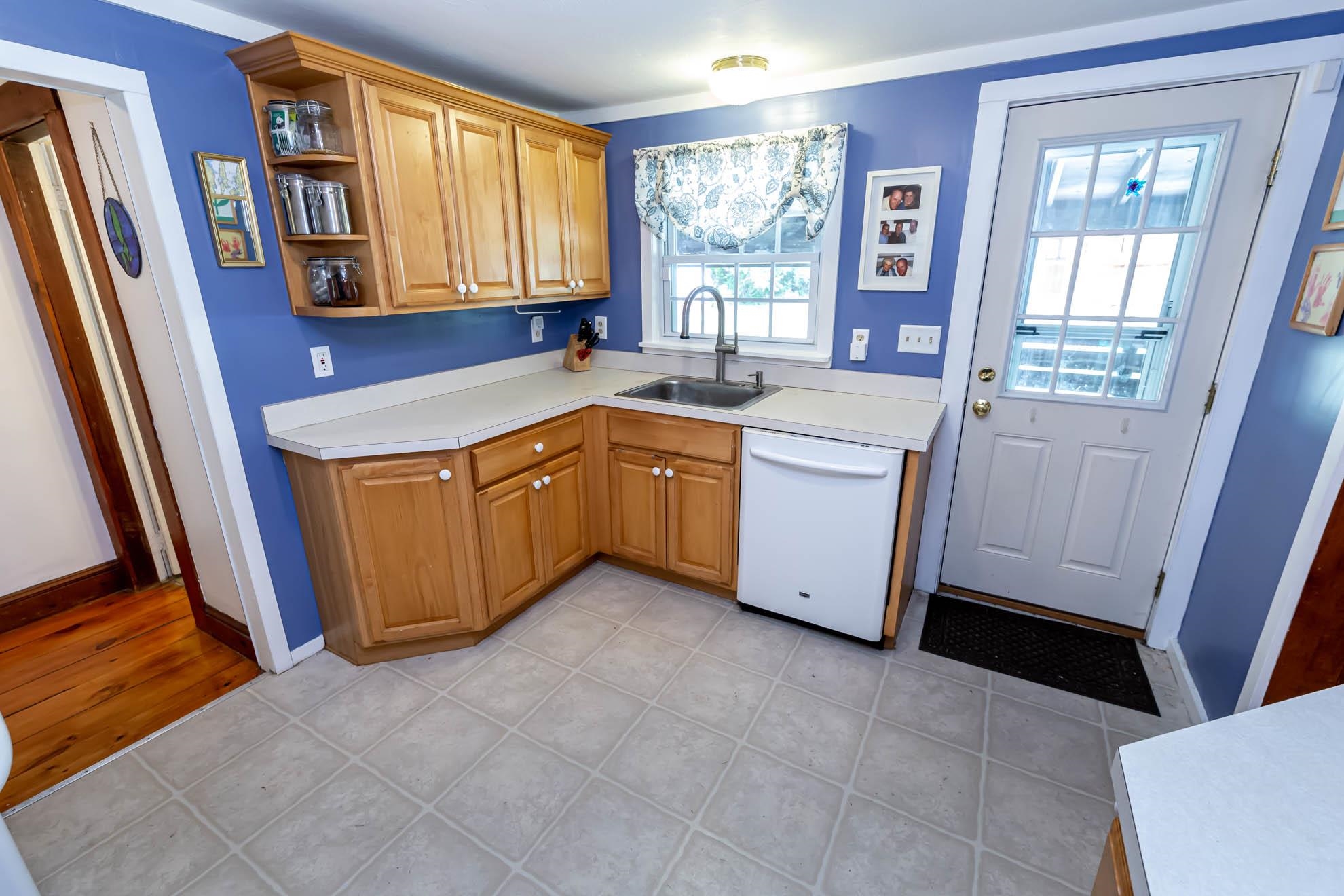 22 Goodhue Road Derry, NH 03038 - Photo 11 of 39