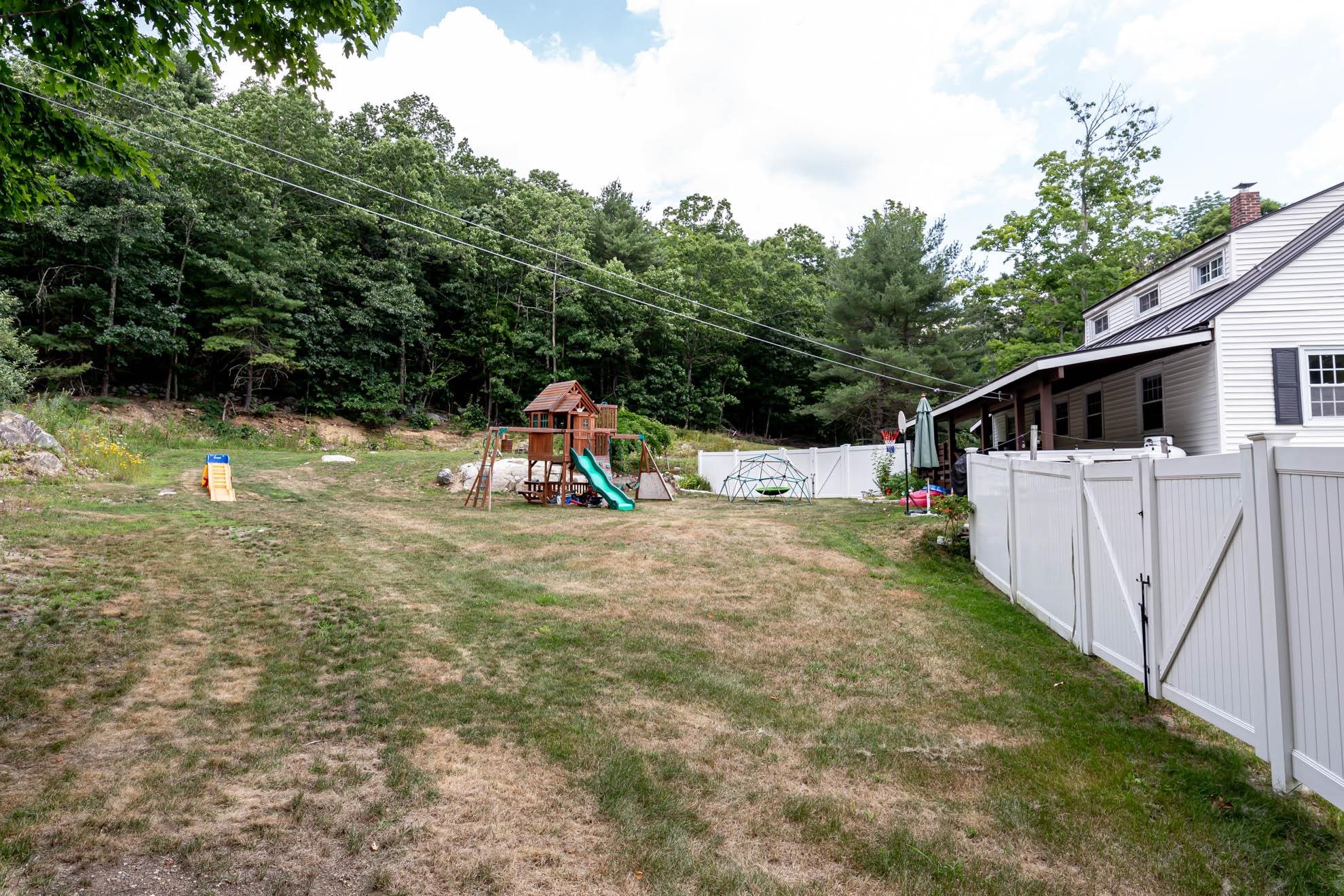 22 Goodhue Road Derry, NH 03038 - Photo 4 of 39