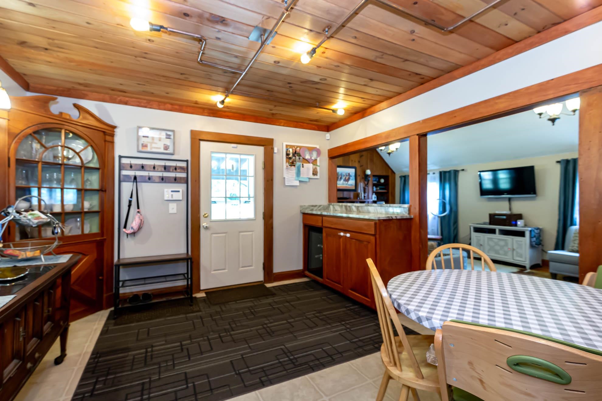 22 Goodhue Road Derry, NH 03038 - Photo 9 of 39