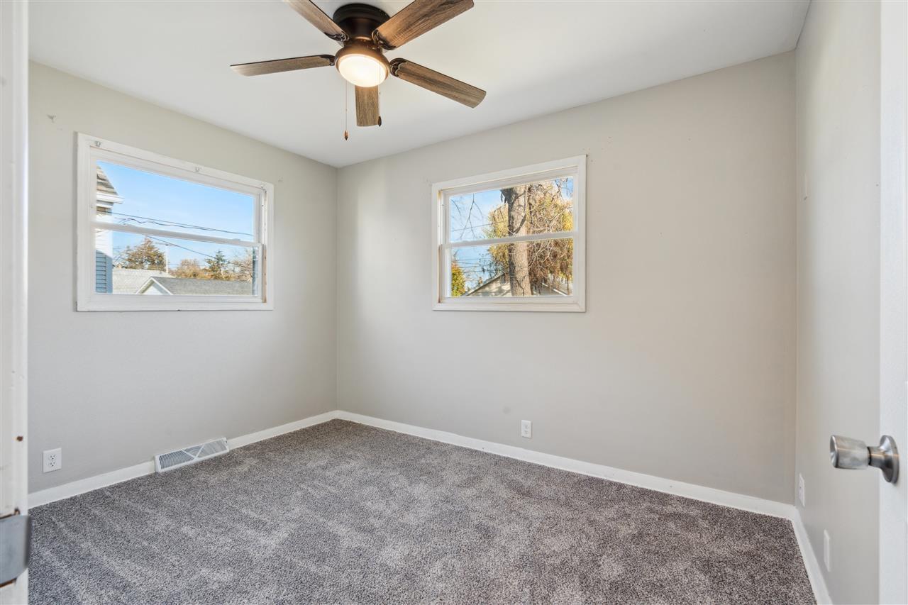872 Center Point Road Northeast Cedar Rapids, IA 52402 - Photo 10 of 27 Gallery Image 10