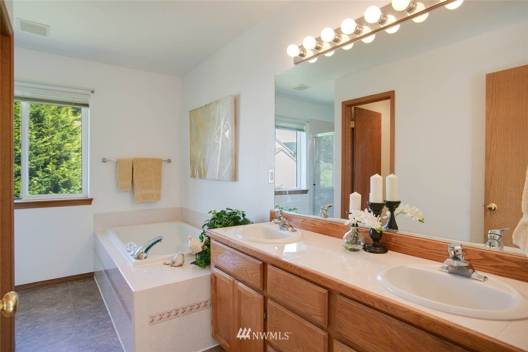 1954 Union Avenue Northeast Renton, WA 98059 - Photo 11 of 19