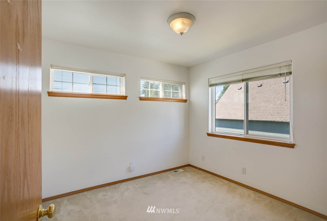1954 Union Avenue Northeast Renton, WA 98059 - Photo 14 of 19