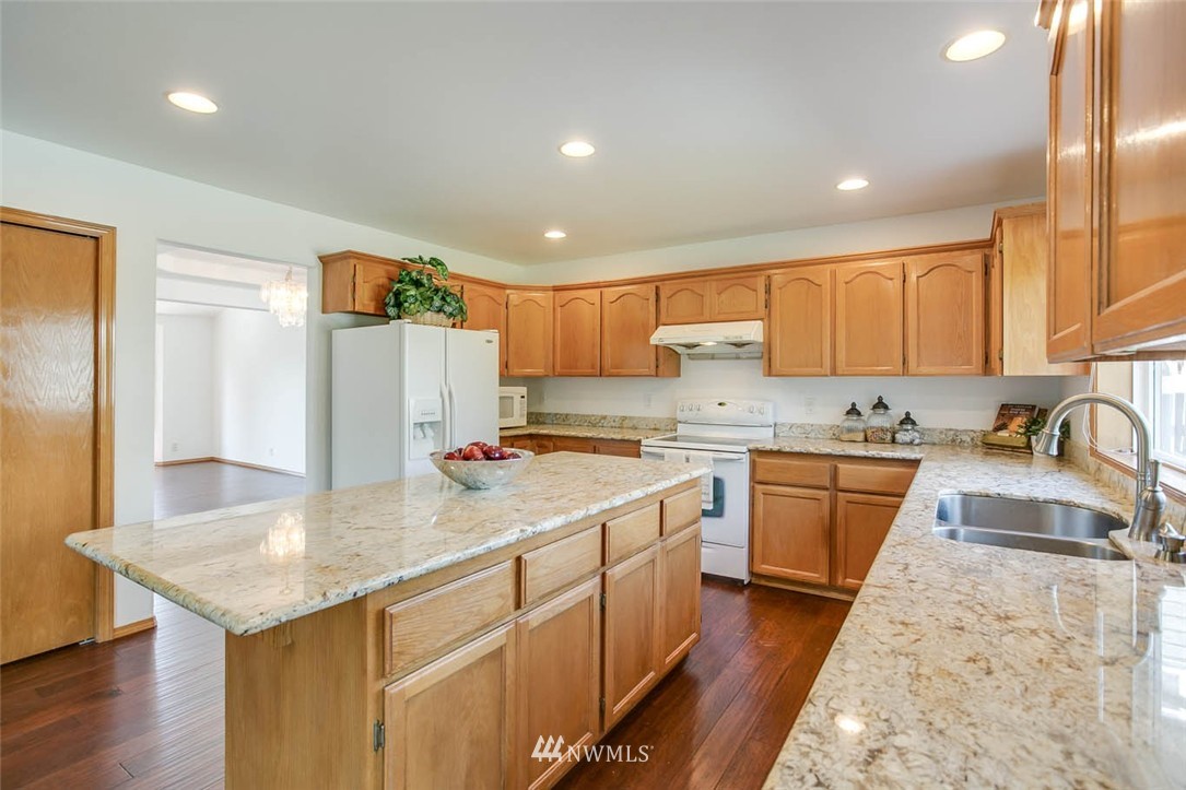 1954 Union Avenue Northeast Renton, WA 98059 - Photo 5 of 19