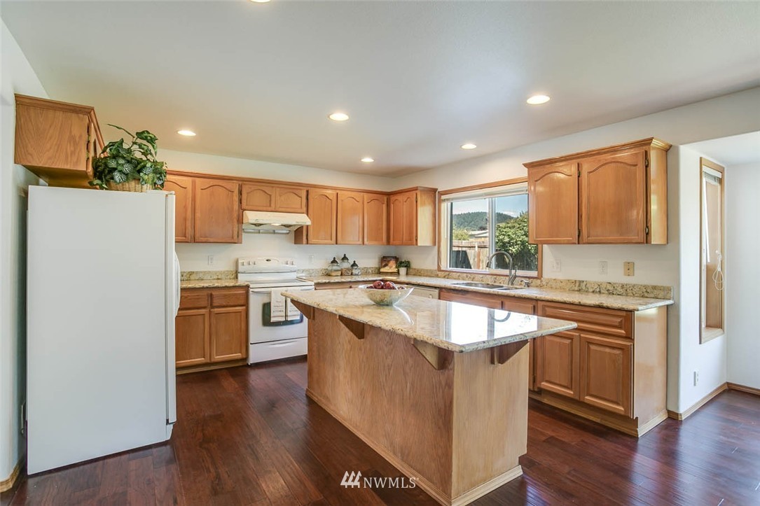 1954 Union Avenue Northeast Renton, WA 98059 - Photo 6 of 19