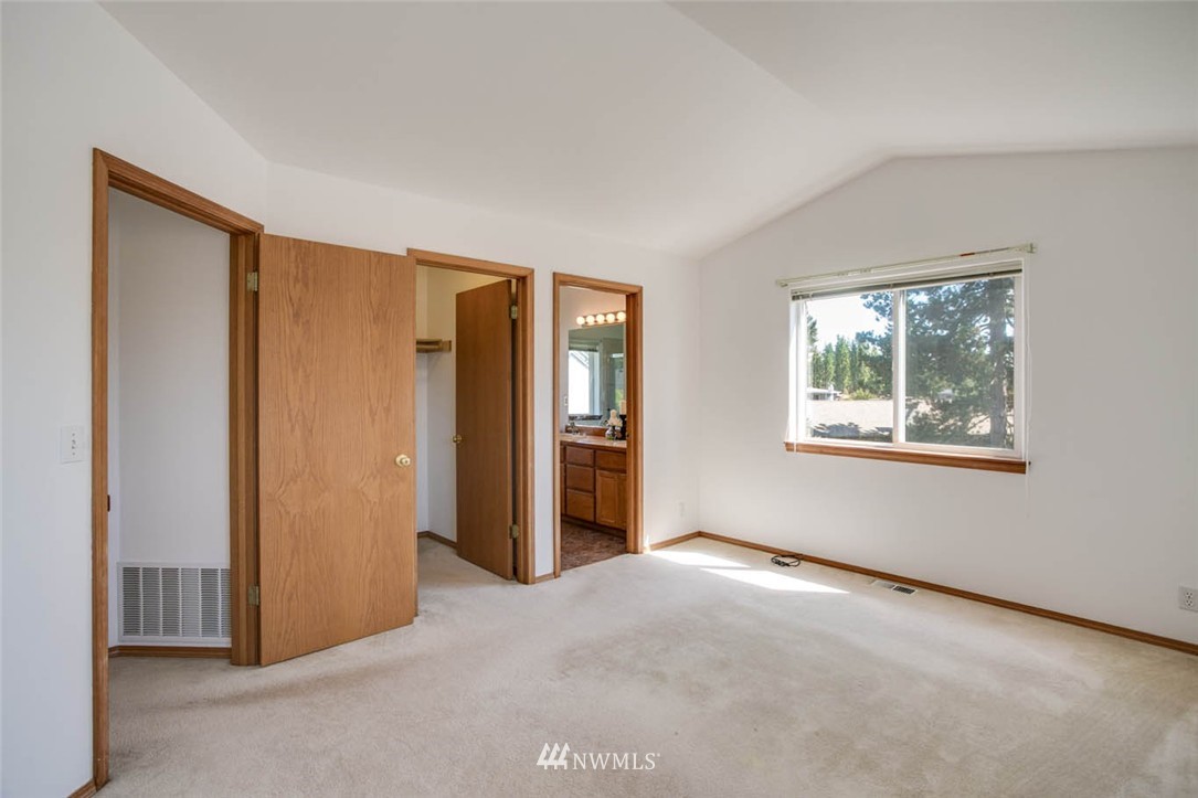 1954 Union Avenue Northeast Renton, WA 98059 - Photo 9 of 19