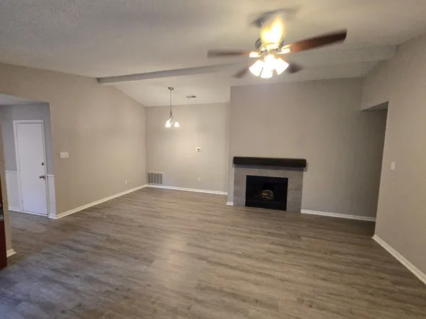 $2,000 | 8 Camberwell Court, The Woodlands, TX 77380