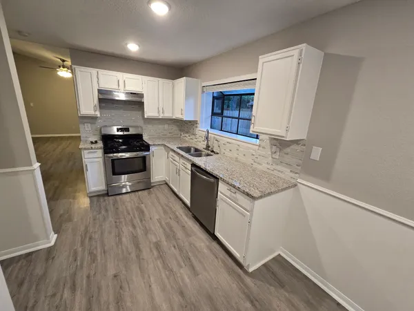 $2,000 | 8 Camberwell Court, The Woodlands, TX 77380