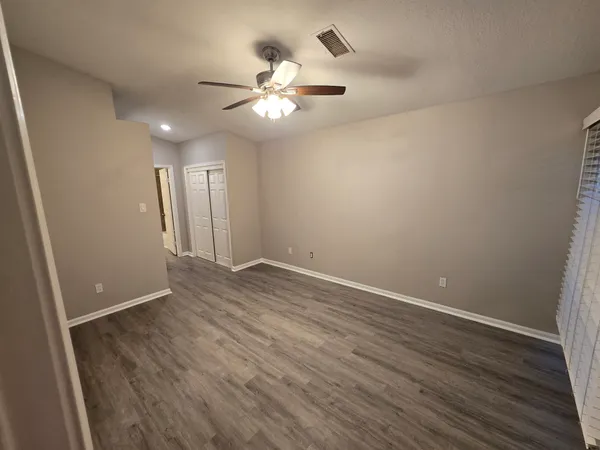 $2,000 | 8 Camberwell Court, The Woodlands, TX 77380