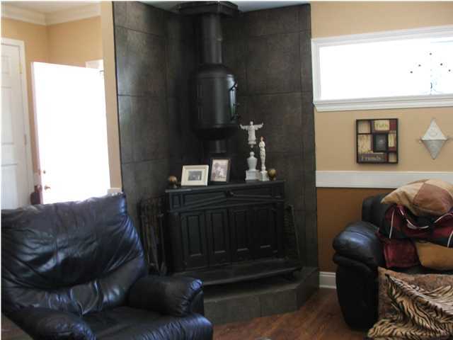 5102 Griffith Mill Road Holt, FL 32564 - Photo 11 of 12 a living room with furniture and a window