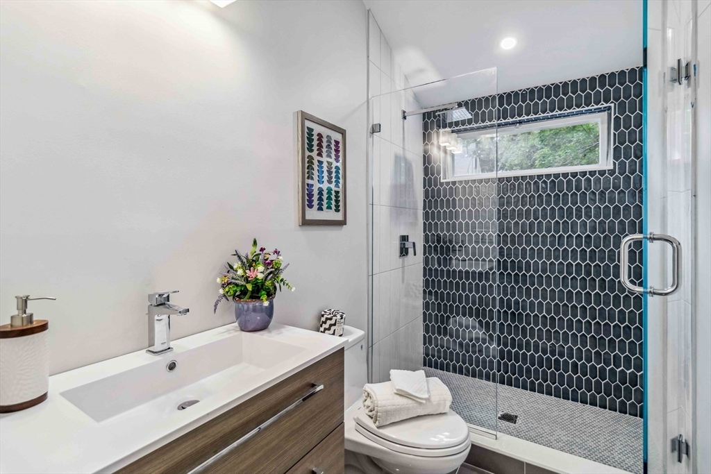 281 Ward Street Newton, MA 02459 - Photo 14 of 28