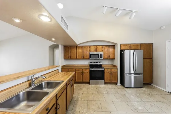 $2,475 | 743 West Sherri Drive, Gilbert, AZ 85233