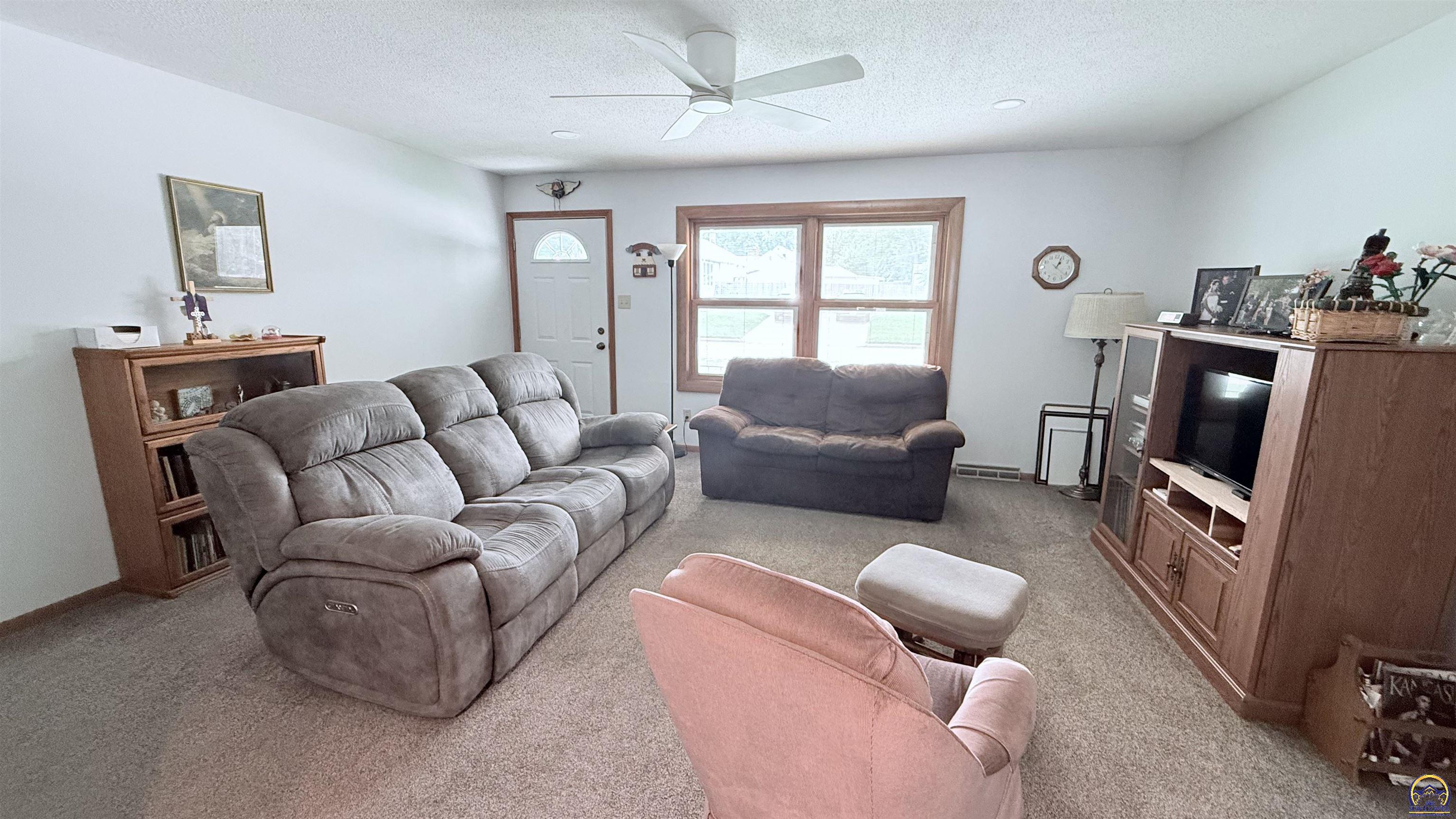 2606 Southwest 9th Street Topeka, KS 66606 - Photo 3 of 26