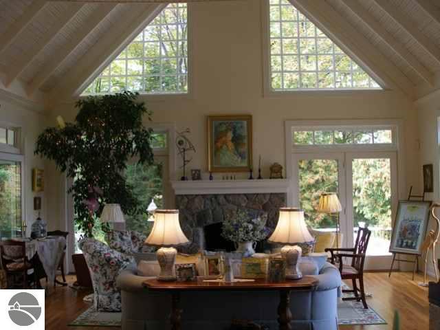 675 North Stony Point Road Suttons Bay, MI 49682 - Photo 7 of 13 1703002-6.JPG