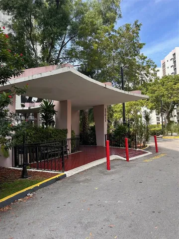 $2,050 | 17011 North Bay Road, Unit 211, Sunny Isles Beach, FL 33160