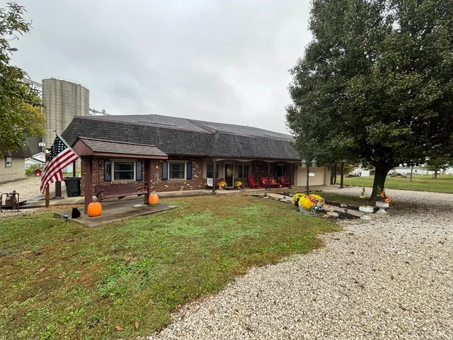 $229,900 | 106 East 16th Street, Vincennes, IN 47591