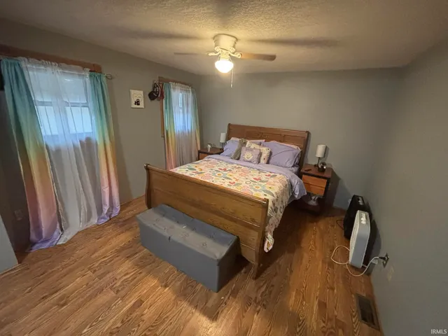 $229,900 | 106 East 16th Street, Vincennes, IN 47591