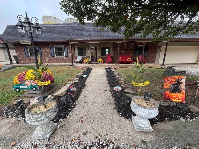 $229,900 | 106 East 16th Street, Vincennes, IN 47591