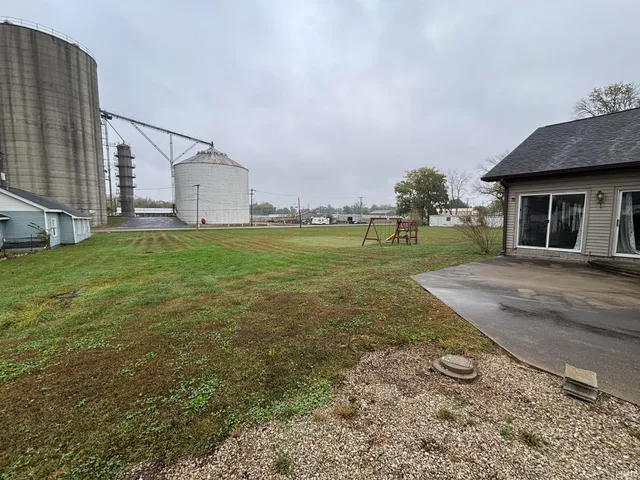 $229,900 | 106 East 16th Street, Vincennes, IN 47591