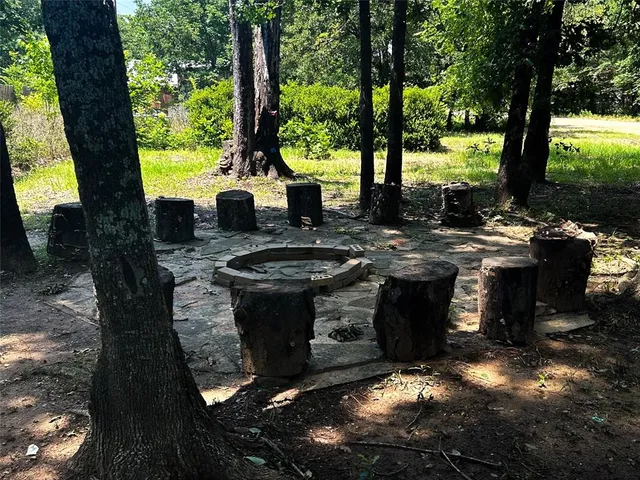 a view of a fountain in the backyard of a house