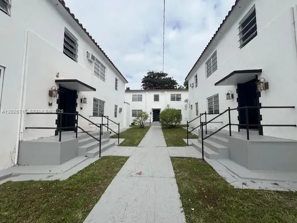 $2,200 | Riverside, Miami, FL 33130