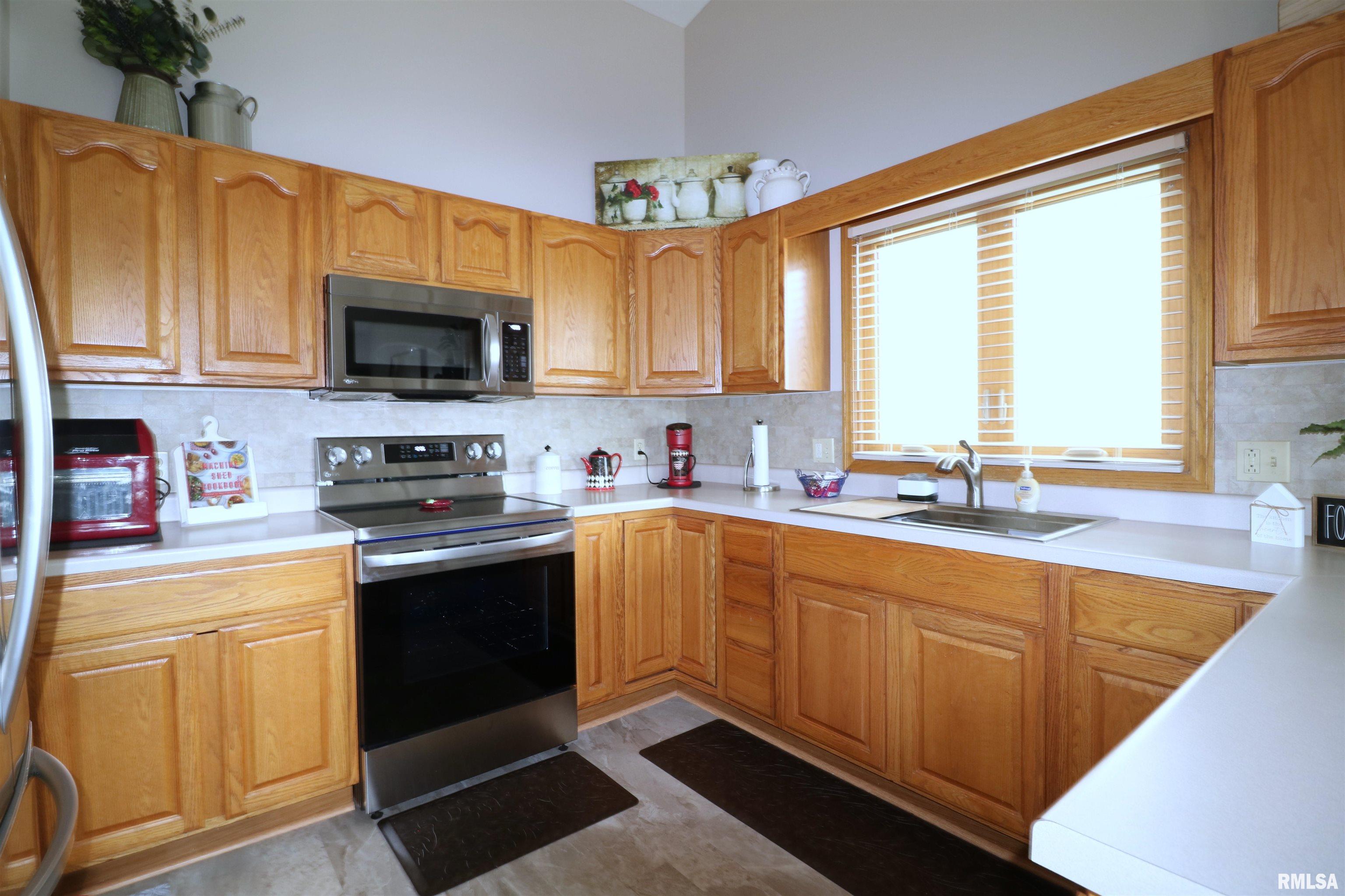 516 Mill Ridge Road Clinton, IA 52732 - Photo 12 of 18 Gallery Image 12