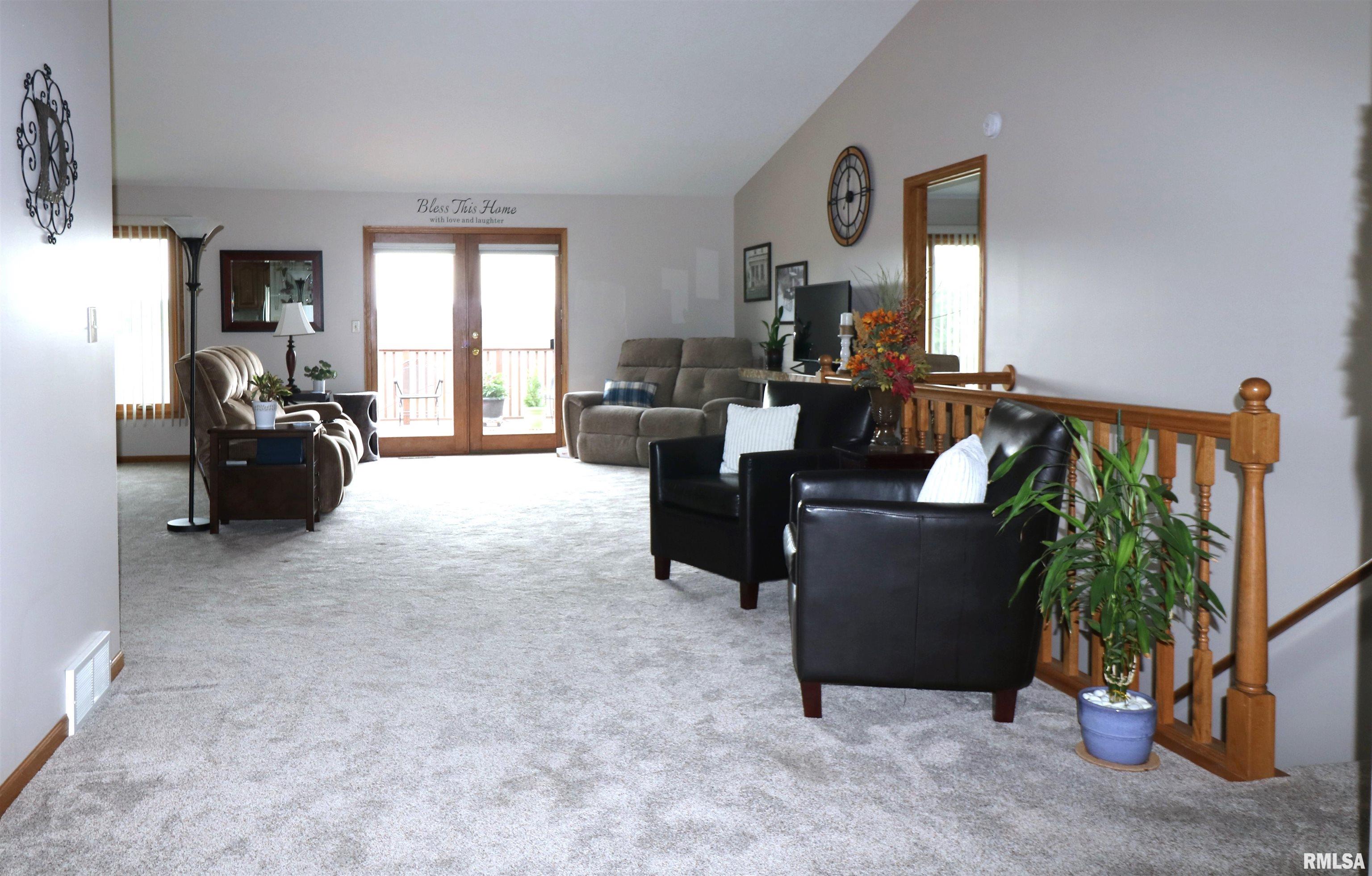 516 Mill Ridge Road Clinton, IA 52732 - Photo 3 of 18 Gallery Image 3