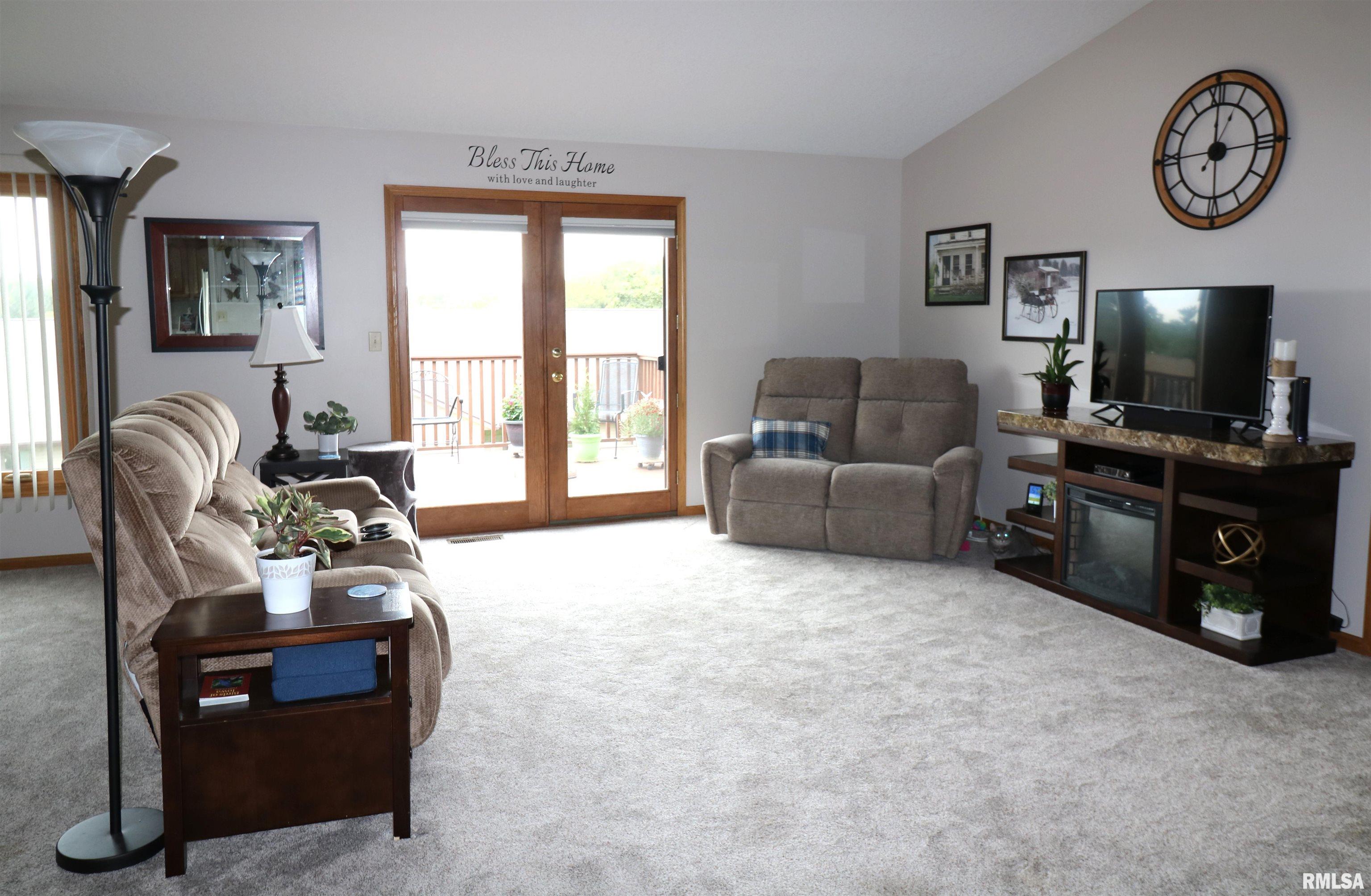 516 Mill Ridge Road Clinton, IA 52732 - Photo 4 of 18 Gallery Image 4