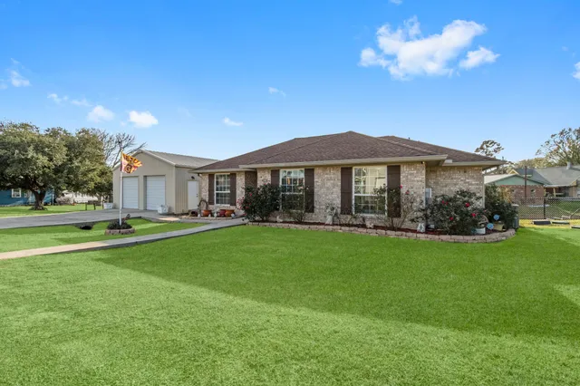 a view of a house with a yard