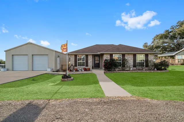 $499,900 | 330 Crestmont, Point Blank, TX 77364