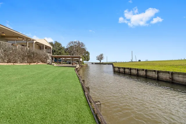 $499,900 | 330 Crestmont, Point Blank, TX 77364